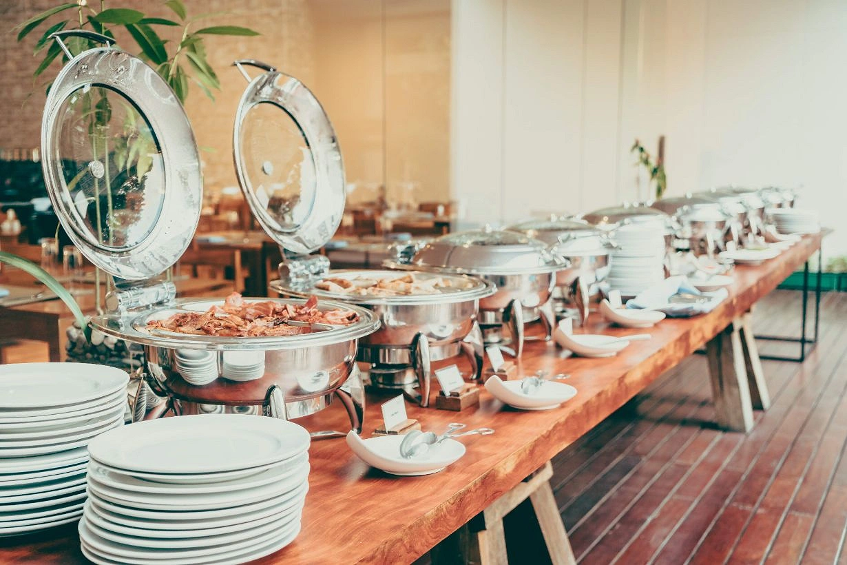 COMPLIMENTARY VEG LUNCH/DINNER BUFFET/TDH OFFER