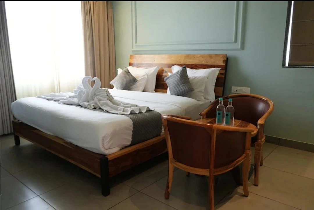 COMPLIMENTARY ROOM OFFER
